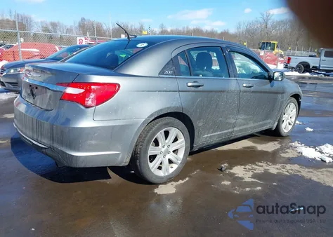 2013 Chrysler 200 Touring z USA, uszkodzony, nr VIN 1C3CCBBB2DN597566